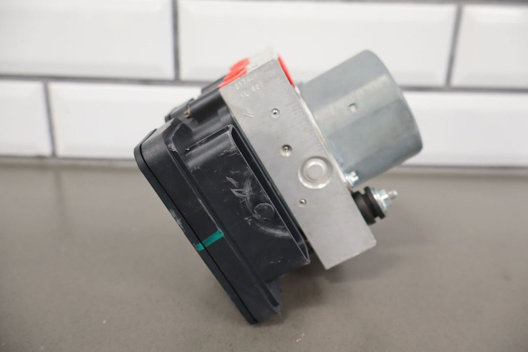 2016 - 2020 Tesla Model S ABS Anti - Lock Brake Pump & Module (1037797 - 00 - D) OEM