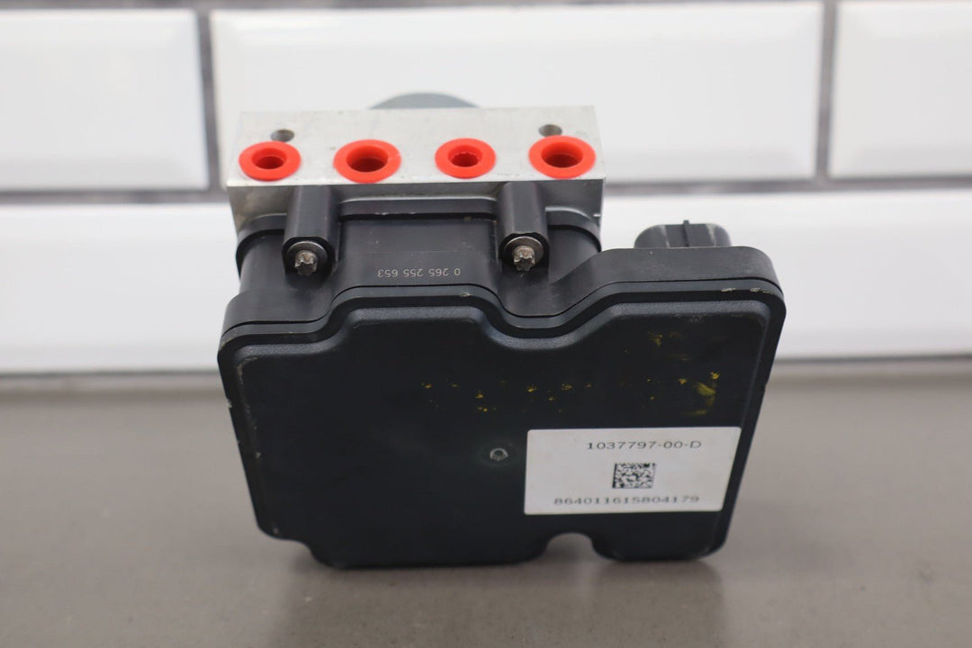 2016 - 2020 Tesla Model S ABS Anti - Lock Brake Pump & Module (1037797 - 00 - D) OEM