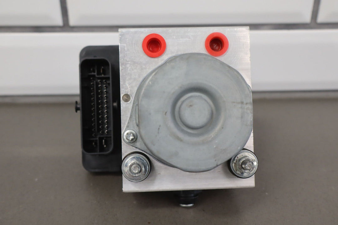 2016 - 2020 Tesla Model S ABS Anti - Lock Brake Pump & Module (1037797 - 00 - D) OEM