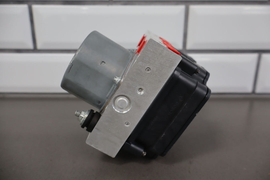 2016 - 2020 Tesla Model S ABS Anti - Lock Brake Pump & Module (1037797 - 00 - D) OEM