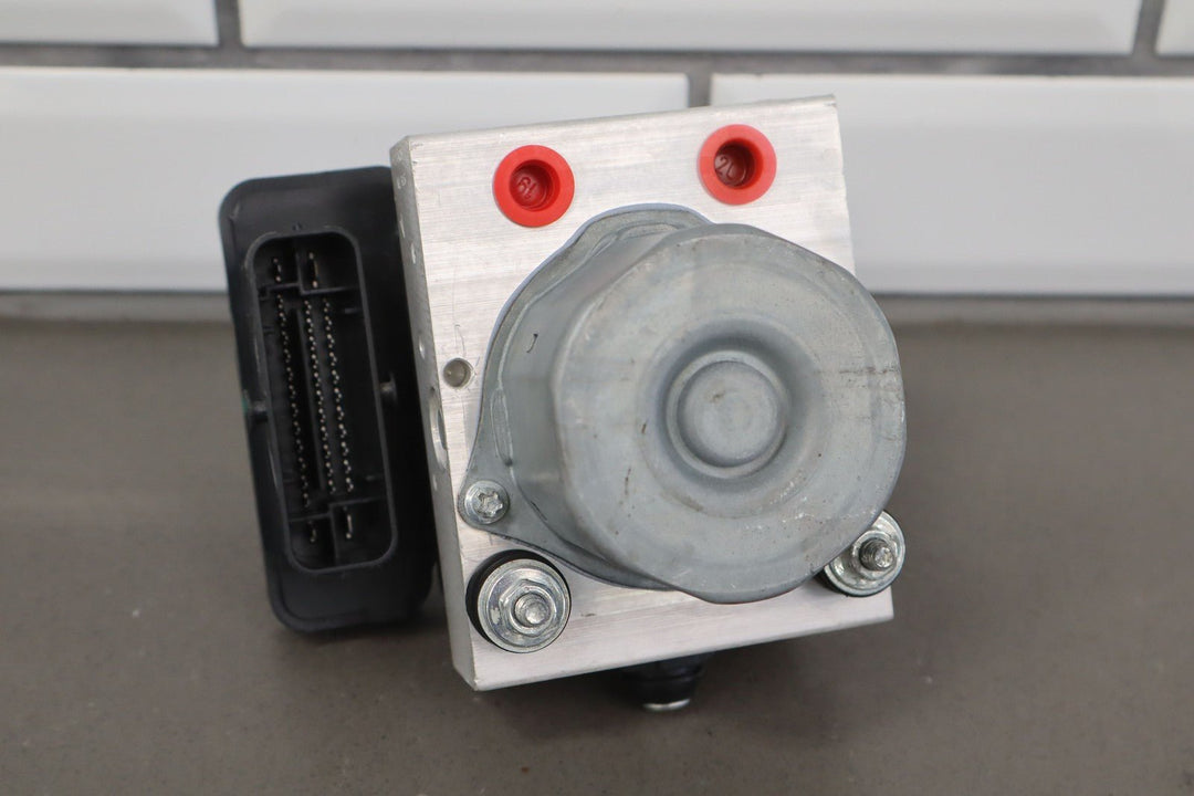 2016 - 2020 Tesla Model S ABS Anti - Lock Brake Pump & Module (1037797 - 00 - D) OEM