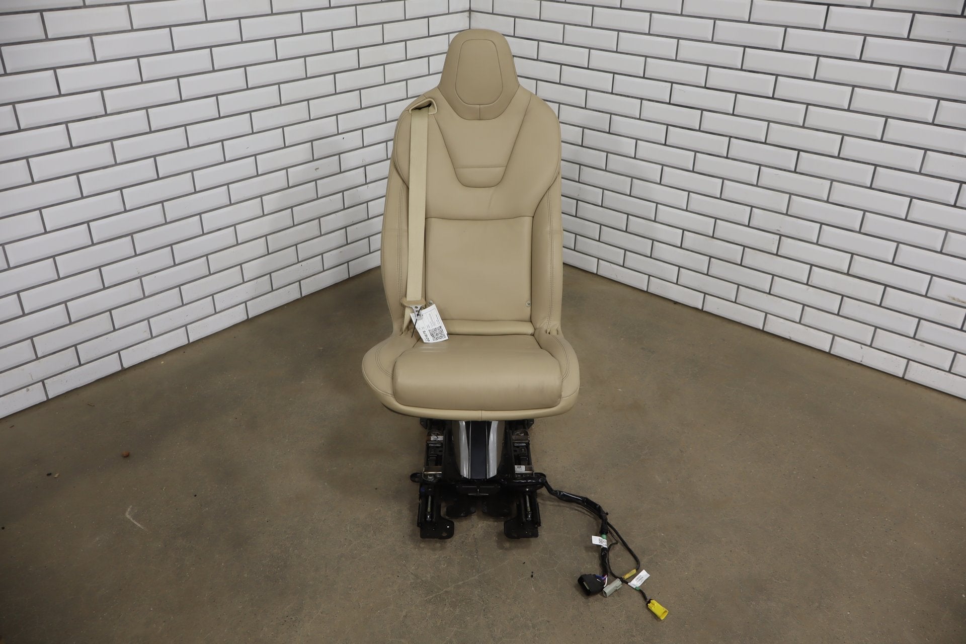 2016-2020 Tesla Model X 90D RH Heated Leather 2nd Seat (Rear Seat)