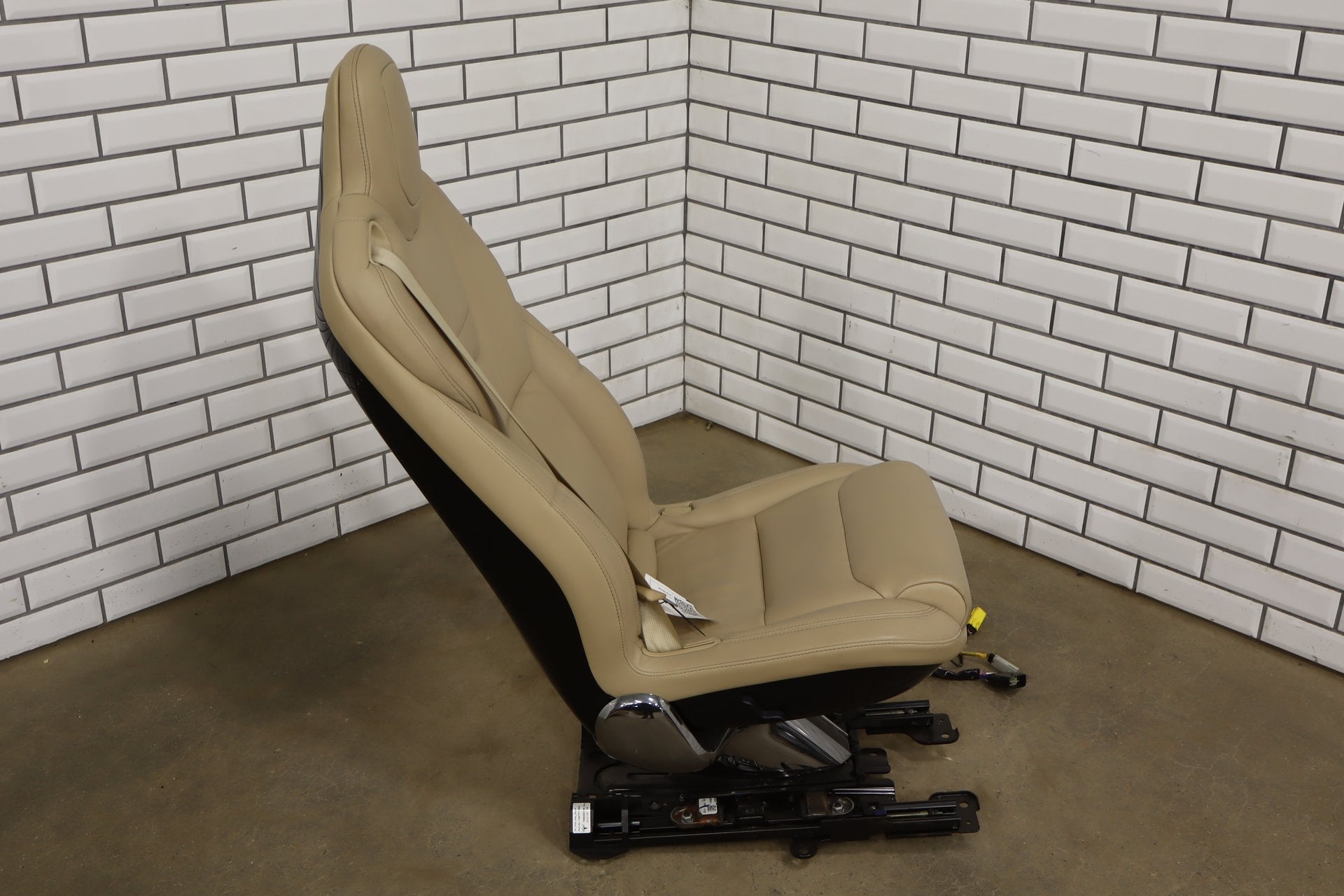 2016-2020 Tesla Model X 90D RH Heated Leather 2nd Seat (Rear Seat)