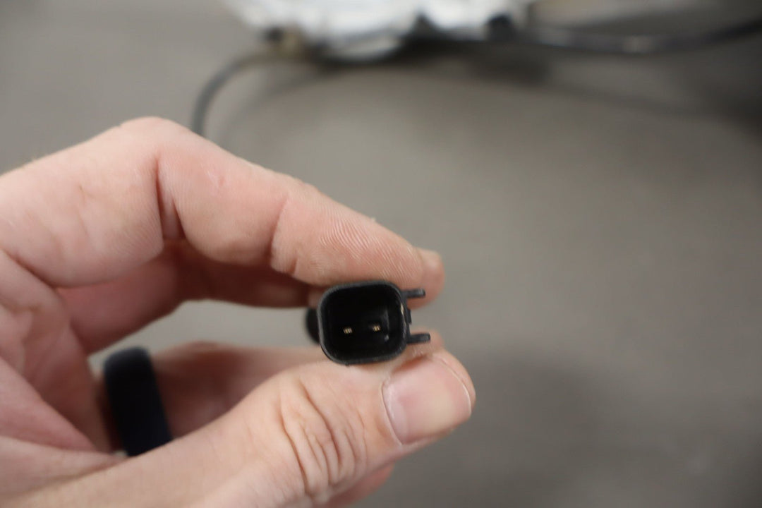 2016 - 2020 Tesla Model X Driver Left Front Spindle / Hub OEM