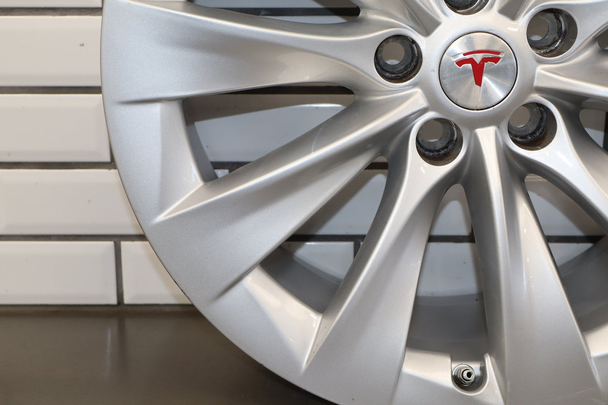2016-2020 Tesla Model X OEM 20x9.5 Rear Wheel/Rim Slipstream 1027245-00-A