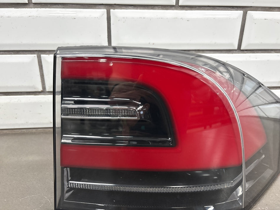 2016-2020 Tesla Model X Rear Right Outer Taillight LED Tail Lamp 1034333-00-A