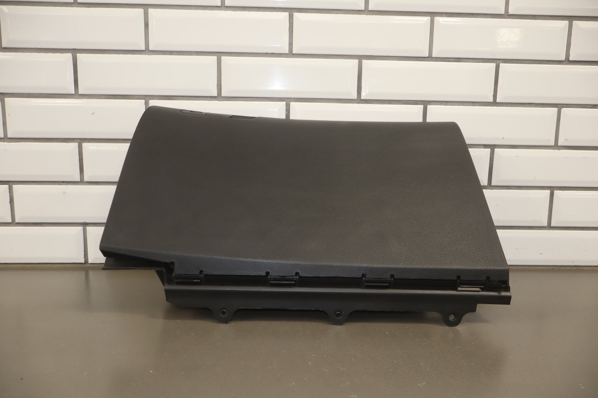 2016 Dodge Challenger Scat Pack Shaker Glove Box Black X9