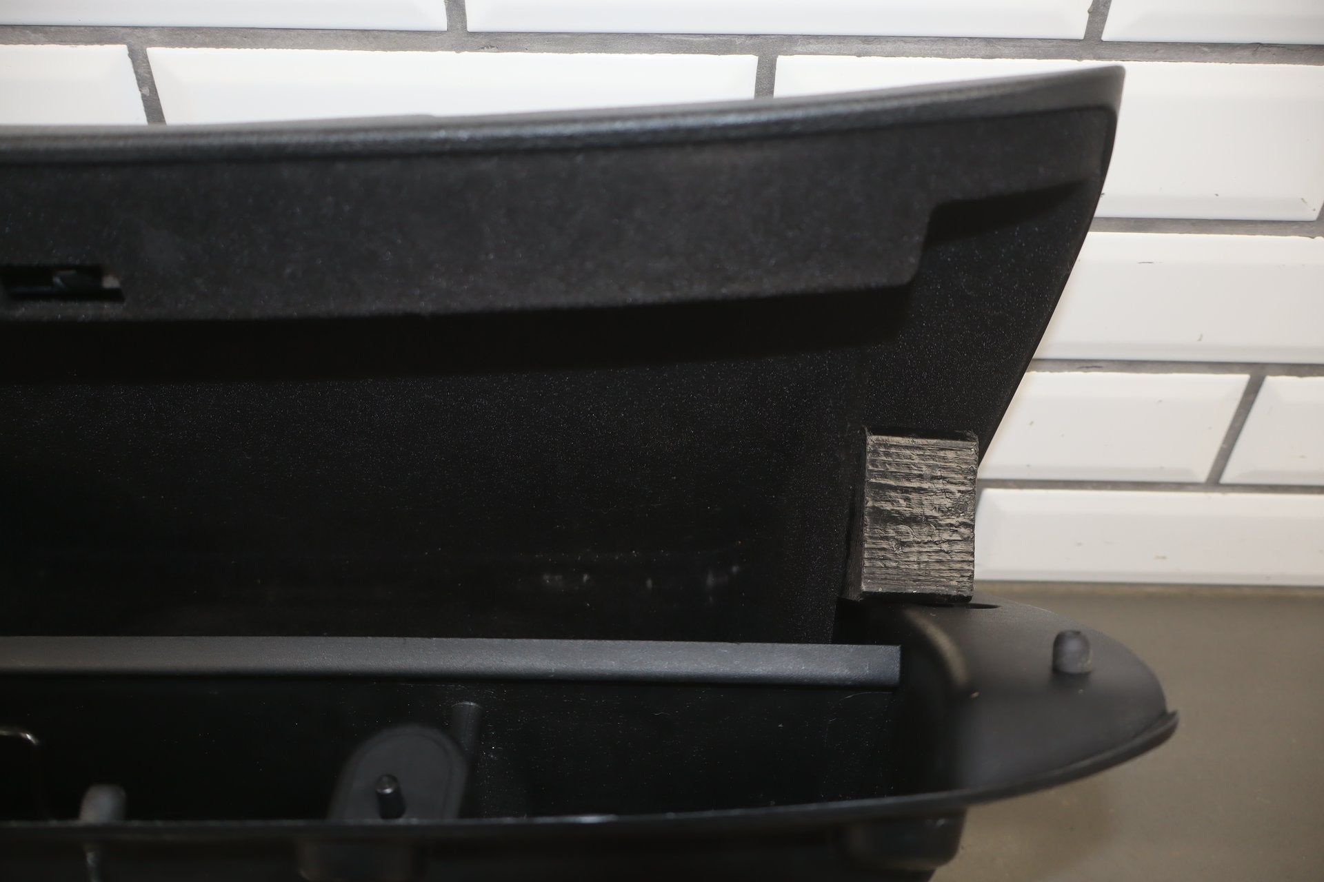 2016 Dodge Challenger Scat Pack Shaker Glove Box Black X9