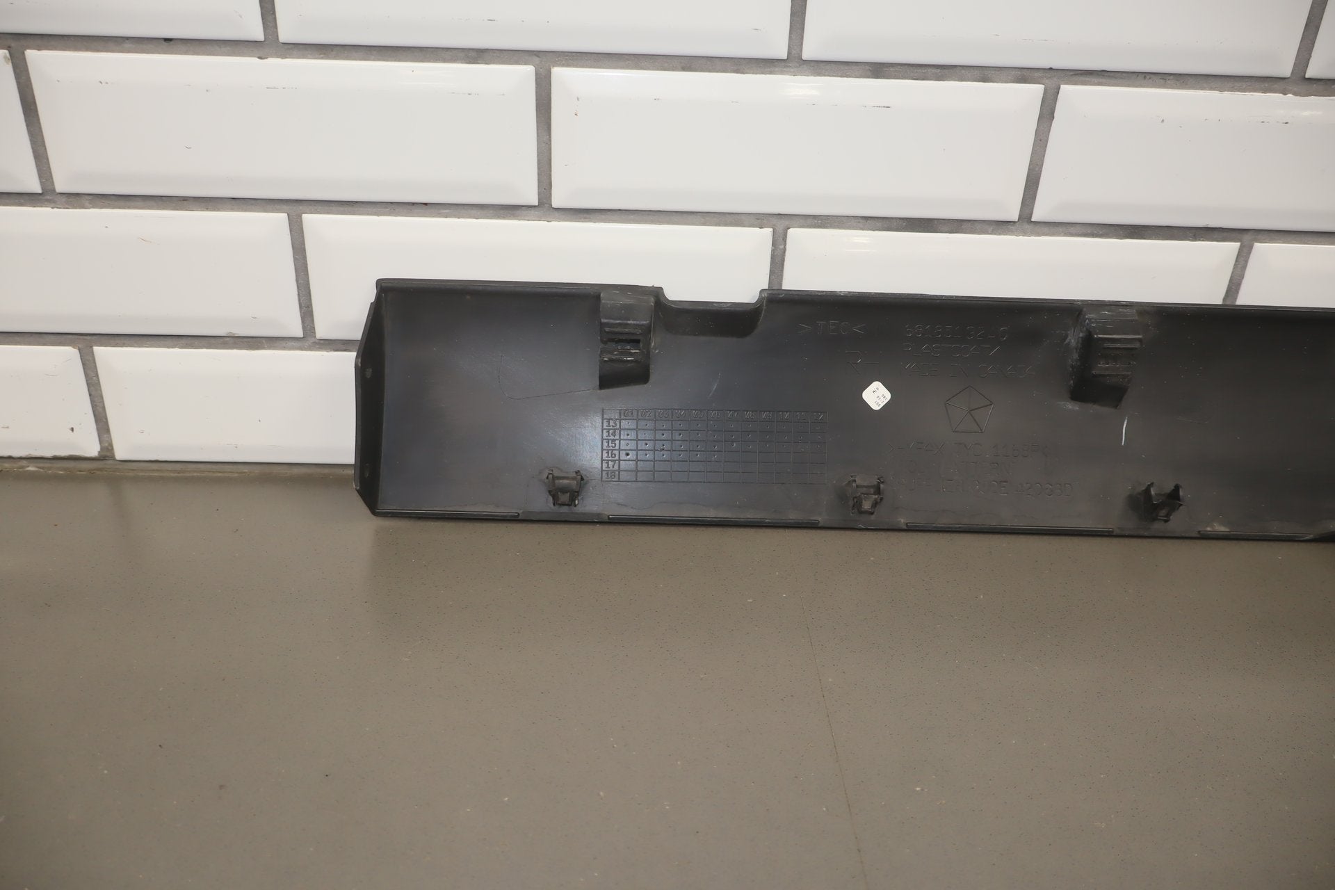 2016 Dodge Challenger Scat Pack Shaker Right Rocker Molding Go Mango Go Mango