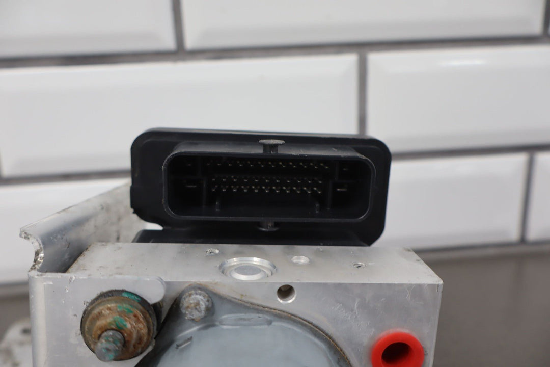 2016 Tesla Model X OEM ABS Pump / Module 1037797 - 00 - D