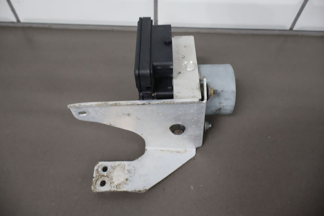 2016 Tesla Model X OEM ABS Pump / Module 1037797 - 00 - D