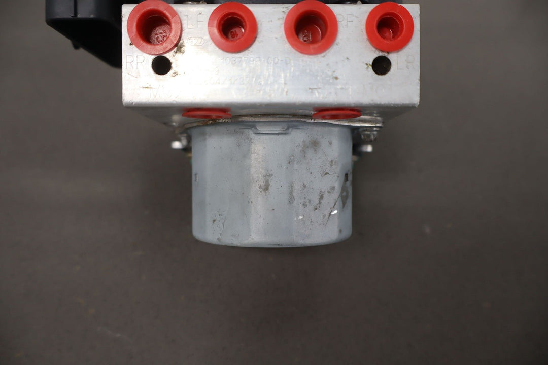 2016 Tesla Model X OEM ABS Pump / Module 1037797 - 00 - D