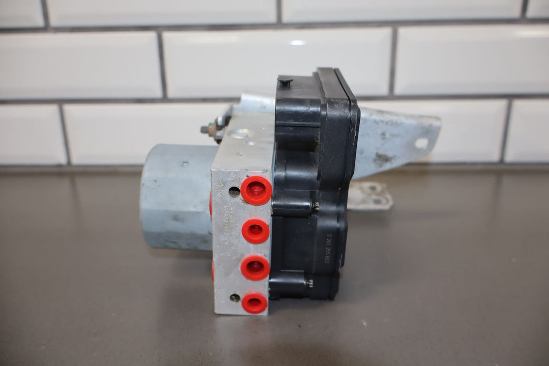 2016 Tesla Model X OEM ABS Pump / Module 1037797 - 00 - D