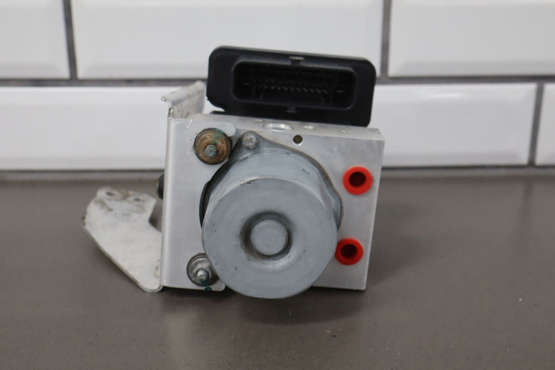 2016 Tesla Model X OEM ABS Pump / Module 1037797 - 00 - D