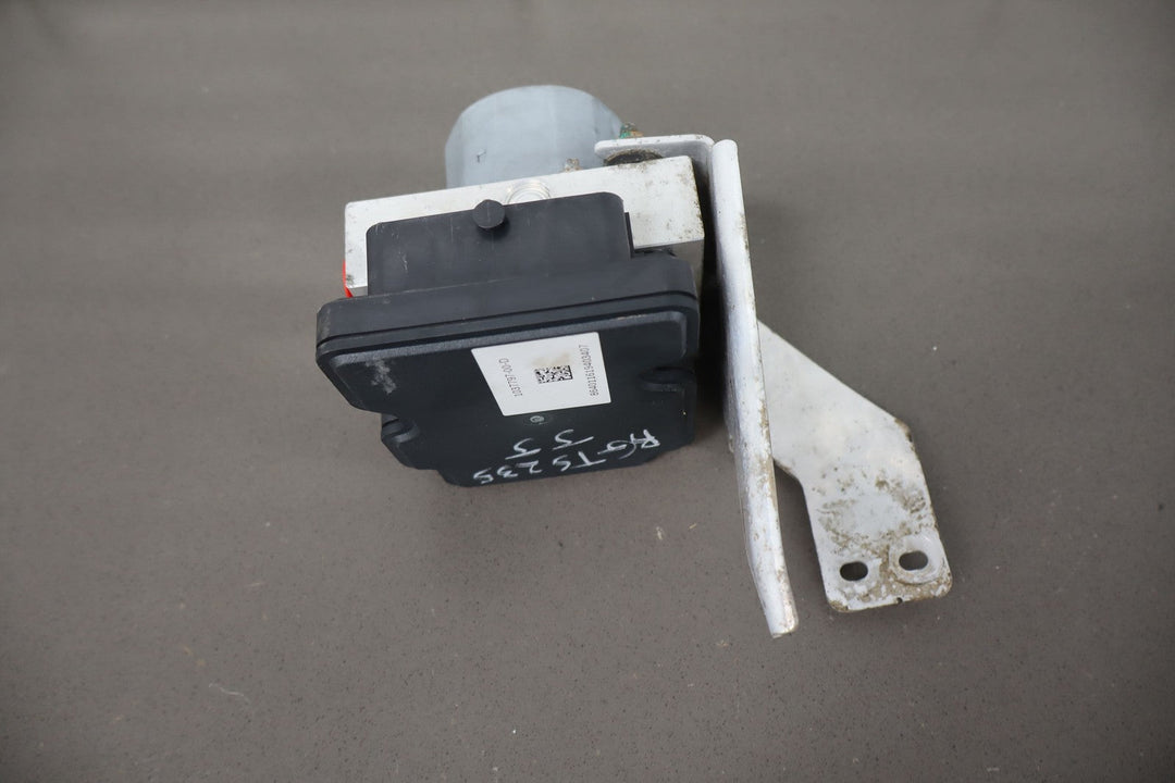 2016 Tesla Model X OEM ABS Pump / Module 1037797 - 00 - D