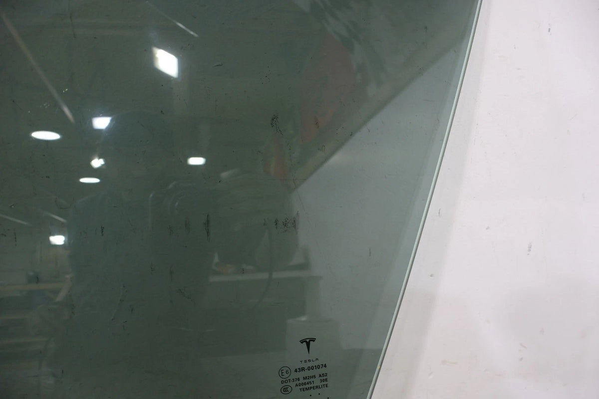 2016 Tesla S- Left Front Door Window