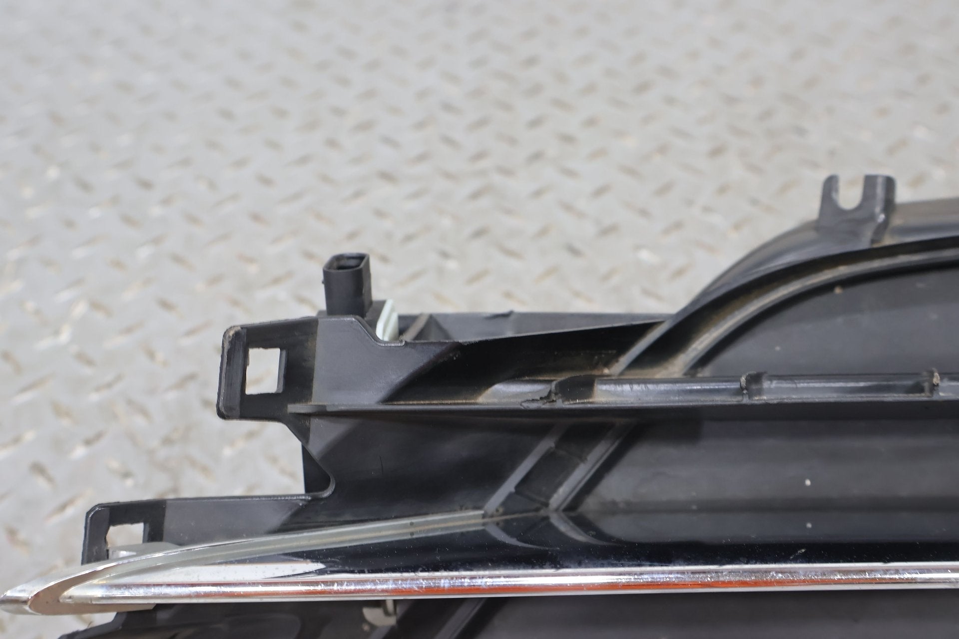 2016 Tesla S- Radiator Shutter
