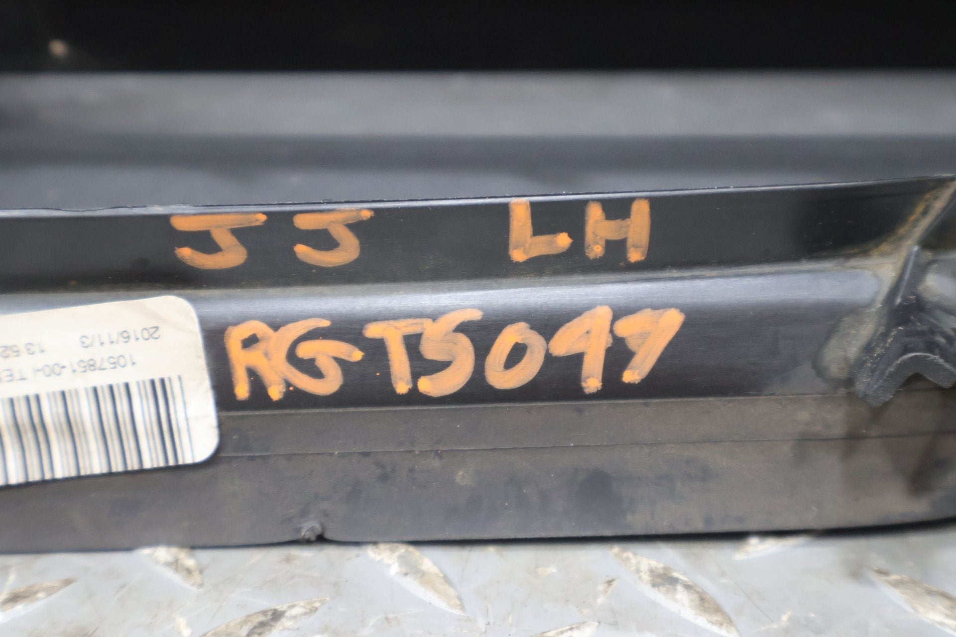 2016 Tesla S- Radiator Shutter