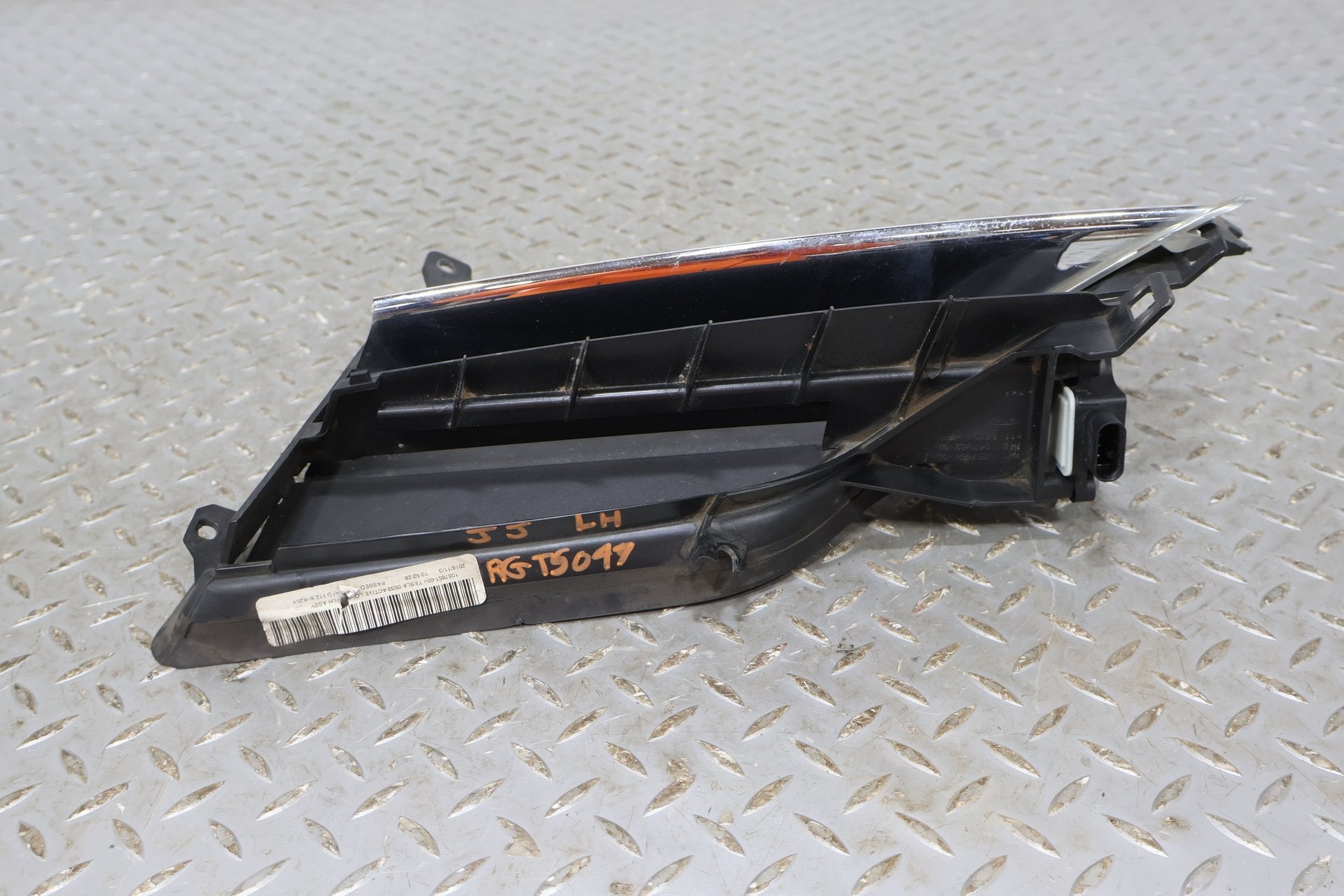 2016 Tesla S- Radiator Shutter