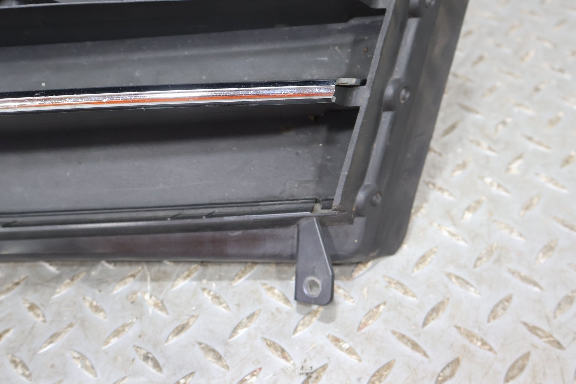 2016 Tesla S- Radiator Shutter
