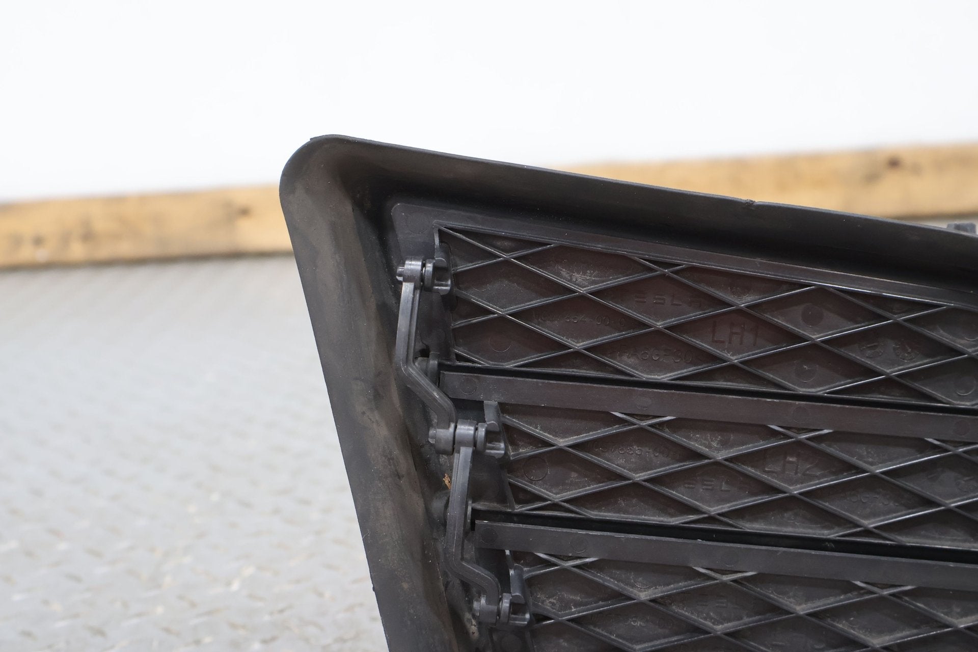 2016 Tesla S- Radiator Shutter