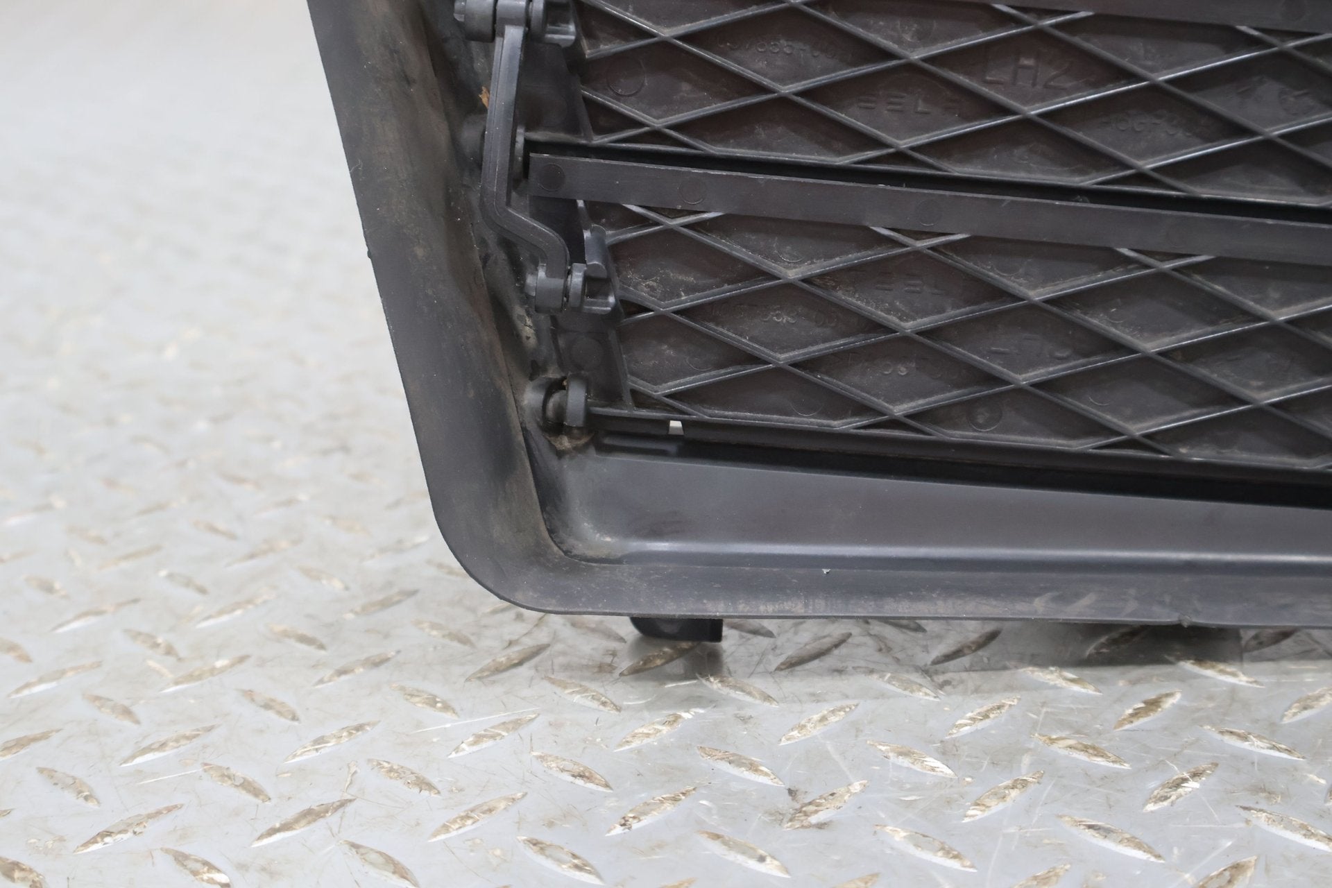 2016 Tesla S- Radiator Shutter