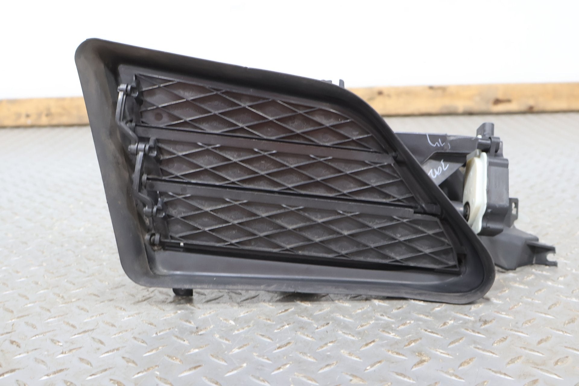 2016 Tesla S- Radiator Shutter