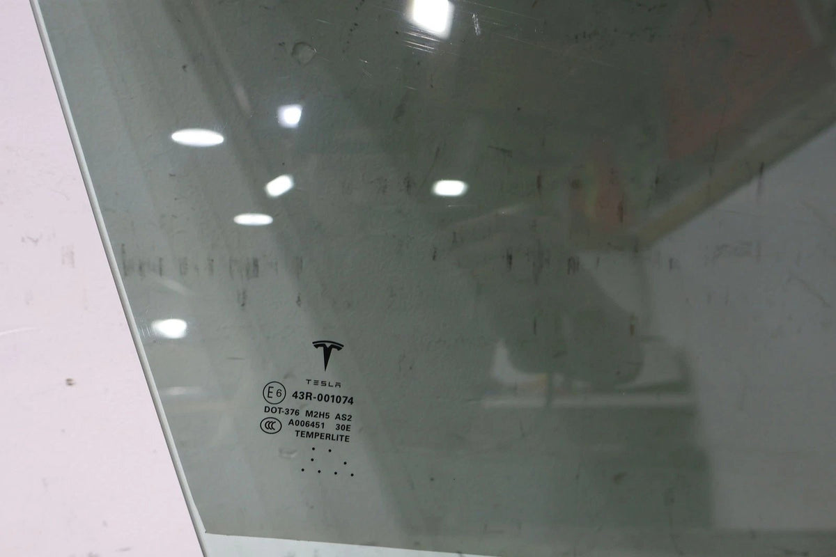 2016 Tesla S- Right Front Door Window