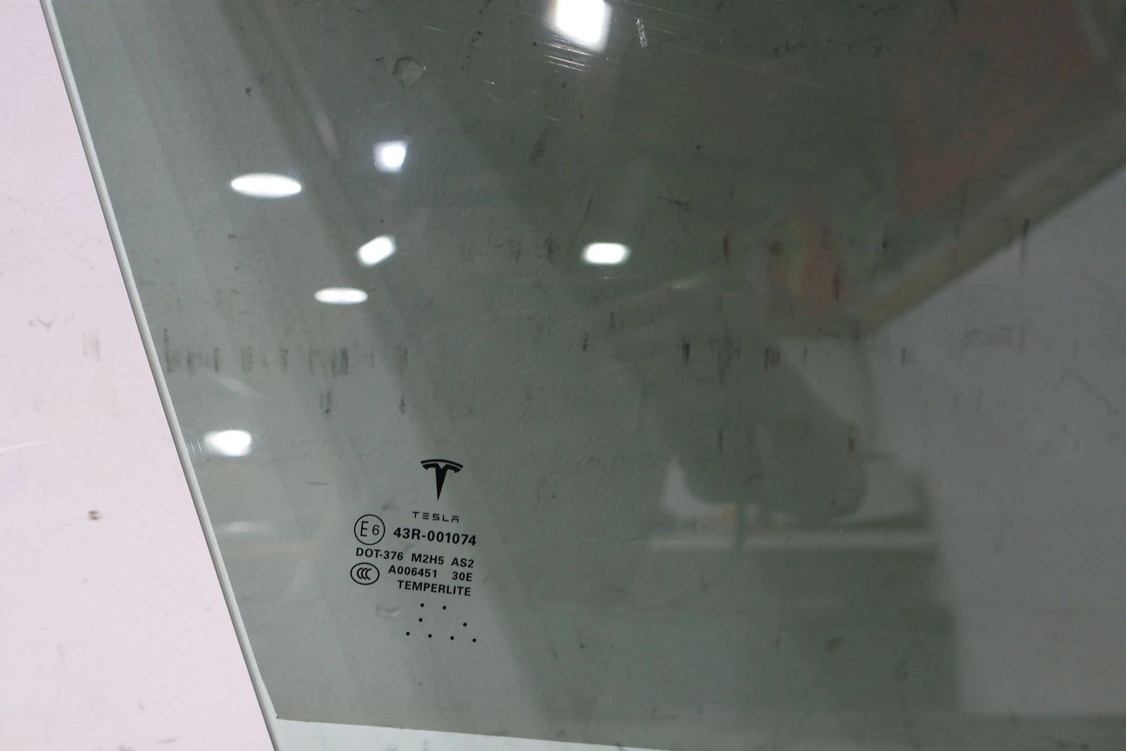 2016 Tesla S- Right Front Door Window