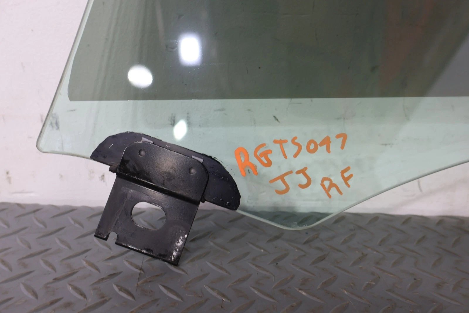 2016 Tesla S- Right Front Door Window