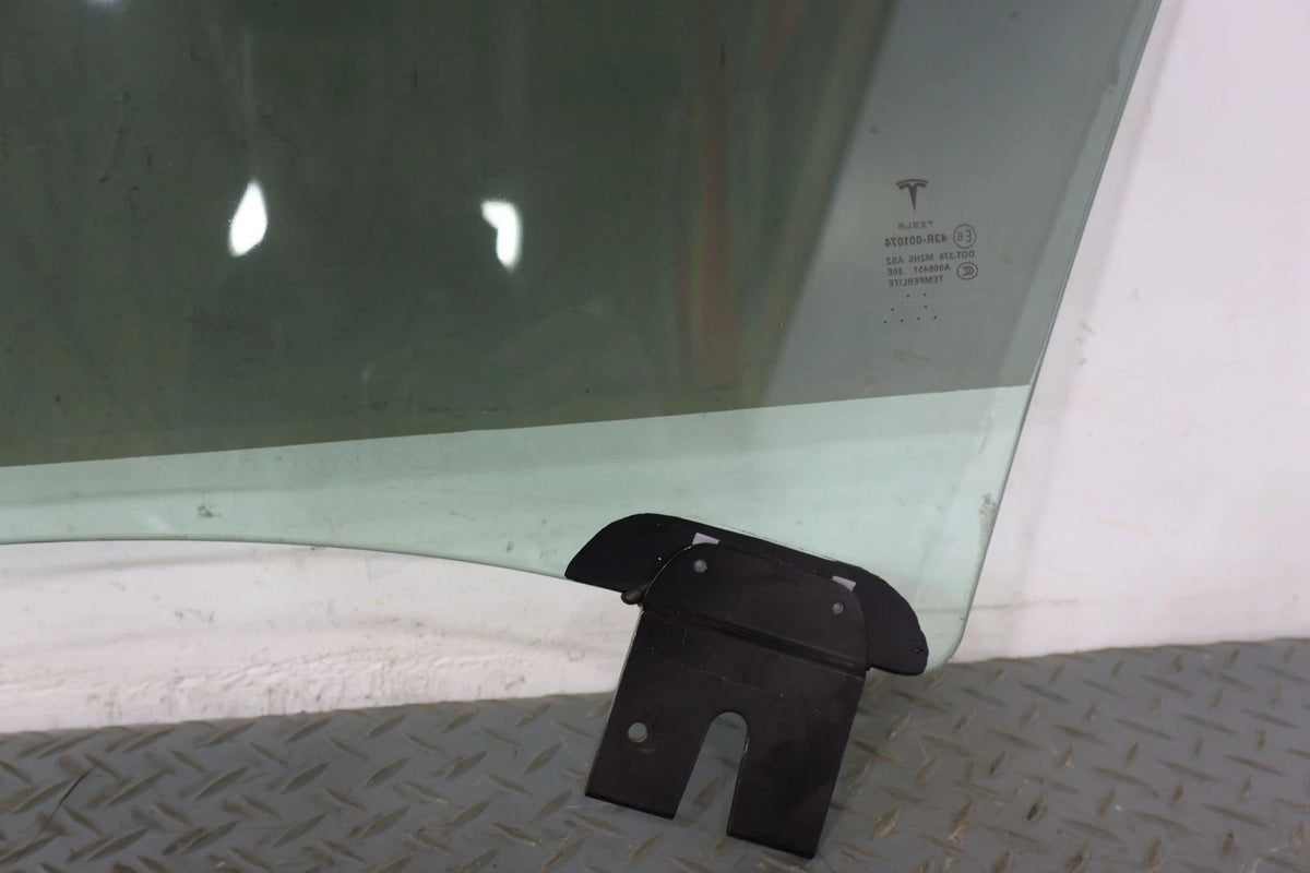 2016 Tesla S- Right Front Door Window