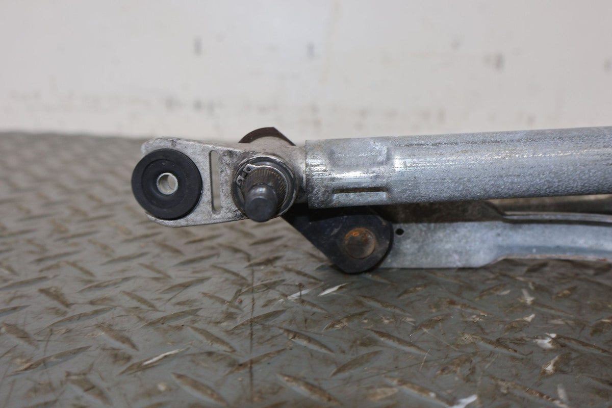 2016 Tesla S- Wiper Linkage