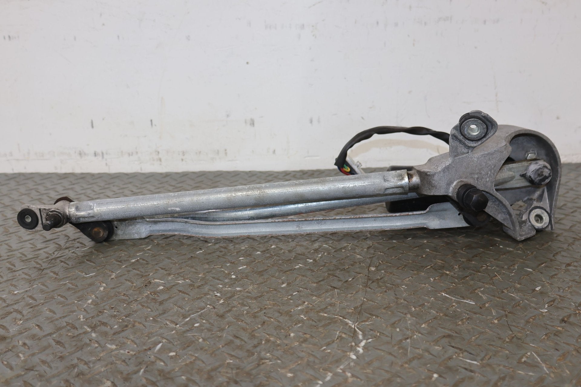 2016 Tesla S- Wiper Linkage