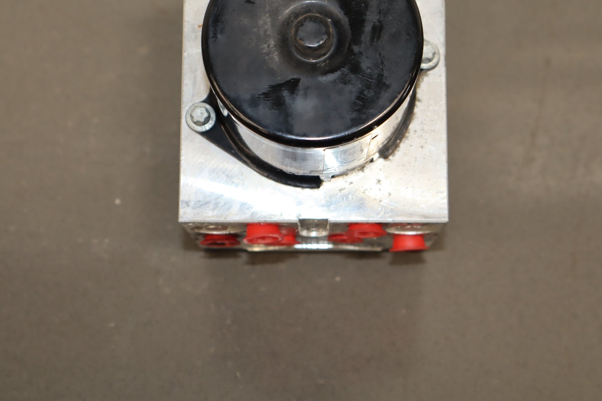 2017-2018 Ram 2500 ABS Pump Module Assembly 68143491AA OEM