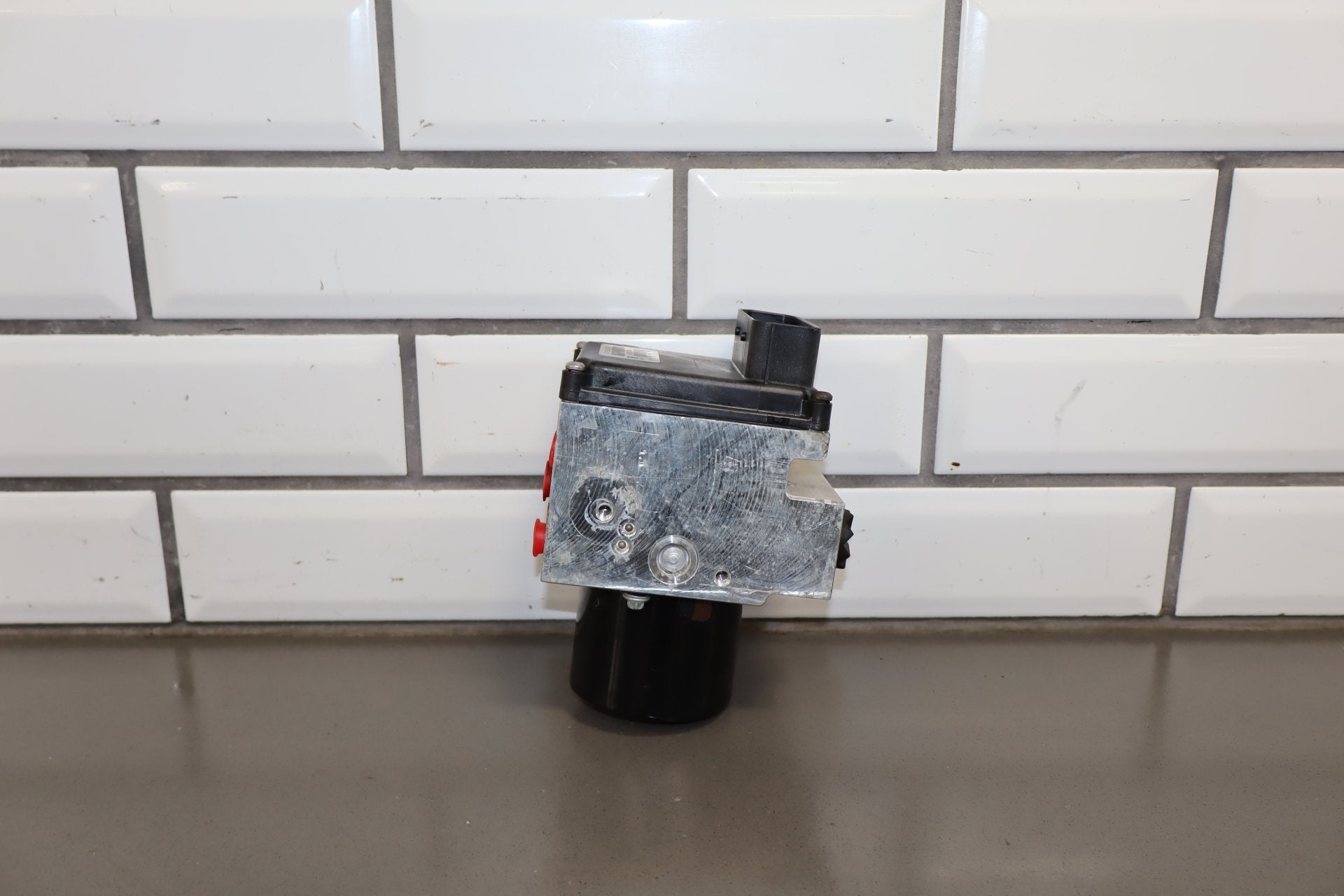 2017-2018 Ram 2500 ABS Pump Module Assembly 68143491AA OEM