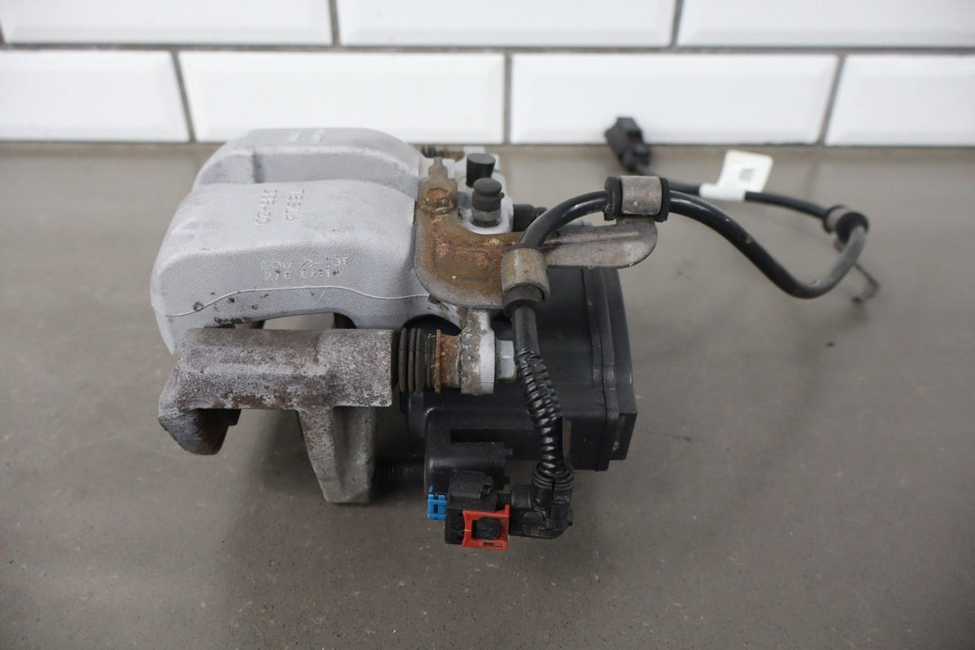 2017 - 2023 Tesla Model 3 Pair - OEM Rear Brake Calipers 104624 - 97 - F