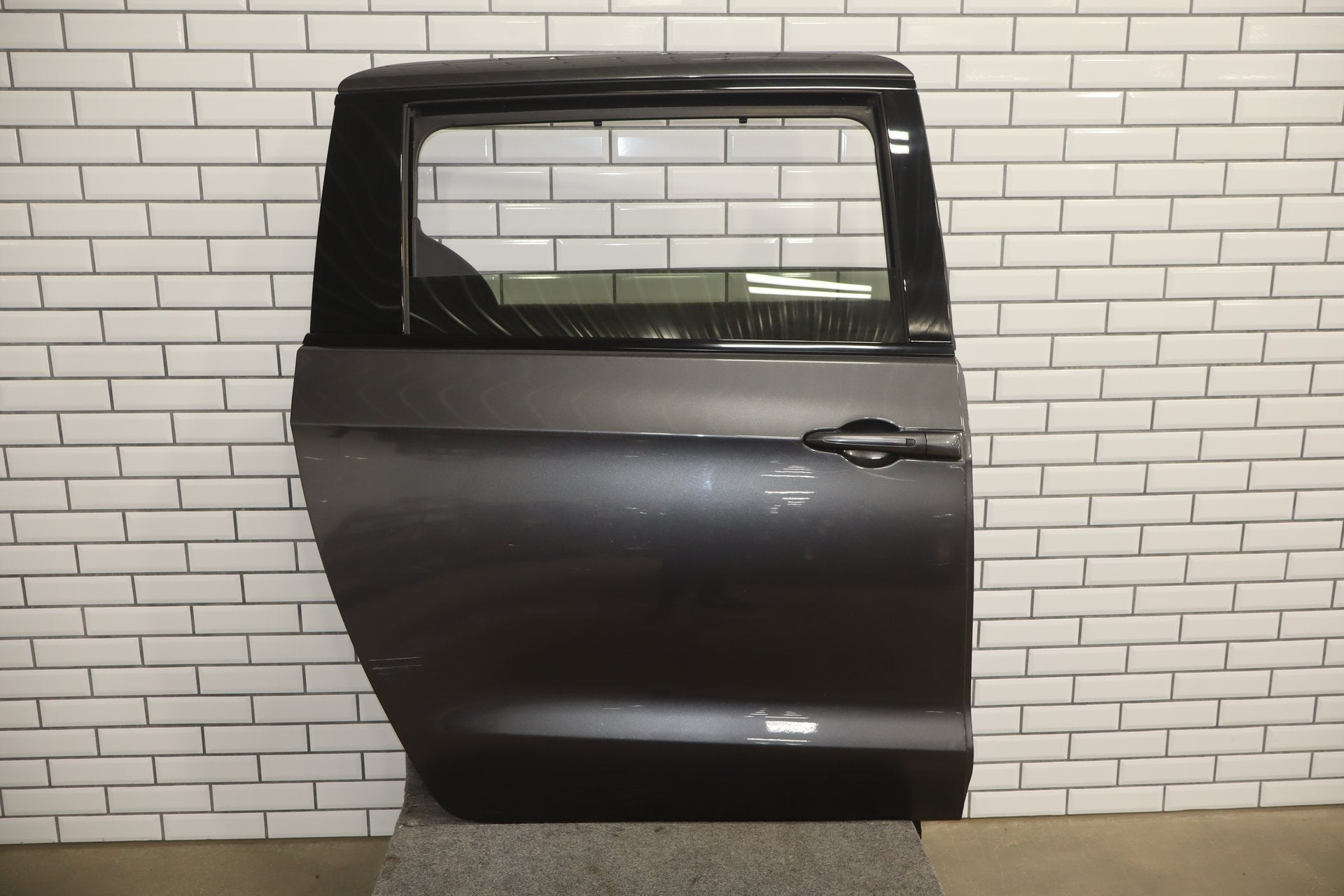 2017-2024 Chrysler Pacifica Right Rear Door Granite Crystal ( PAU )