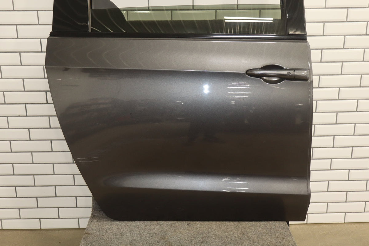 2017-2024 Chrysler Pacifica Right Rear Door Granite Crystal ( PAU )