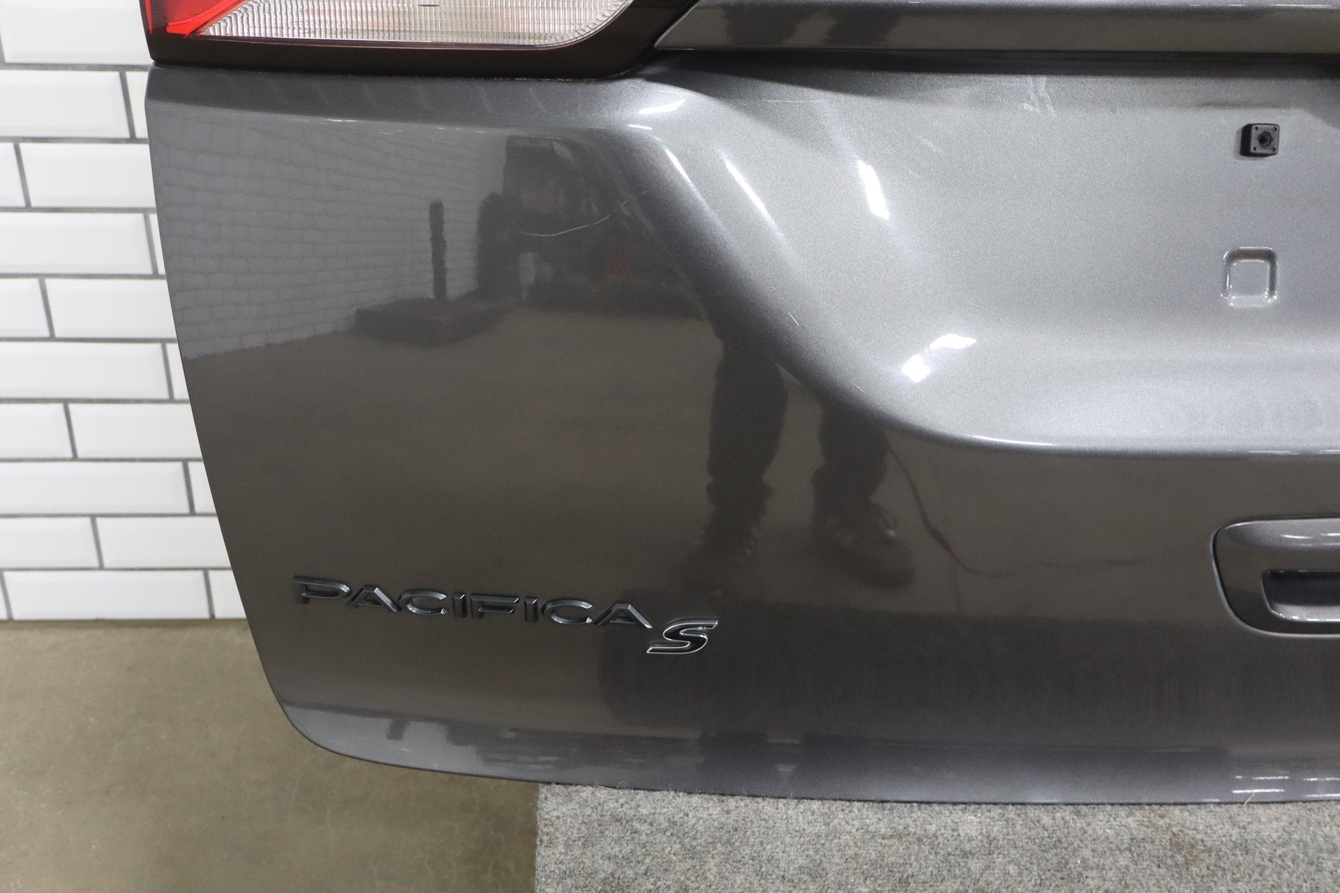 2017-2024 Chrysler Pacifica Touring Plus Decklid/Tailgate Granite Crystal PAU
