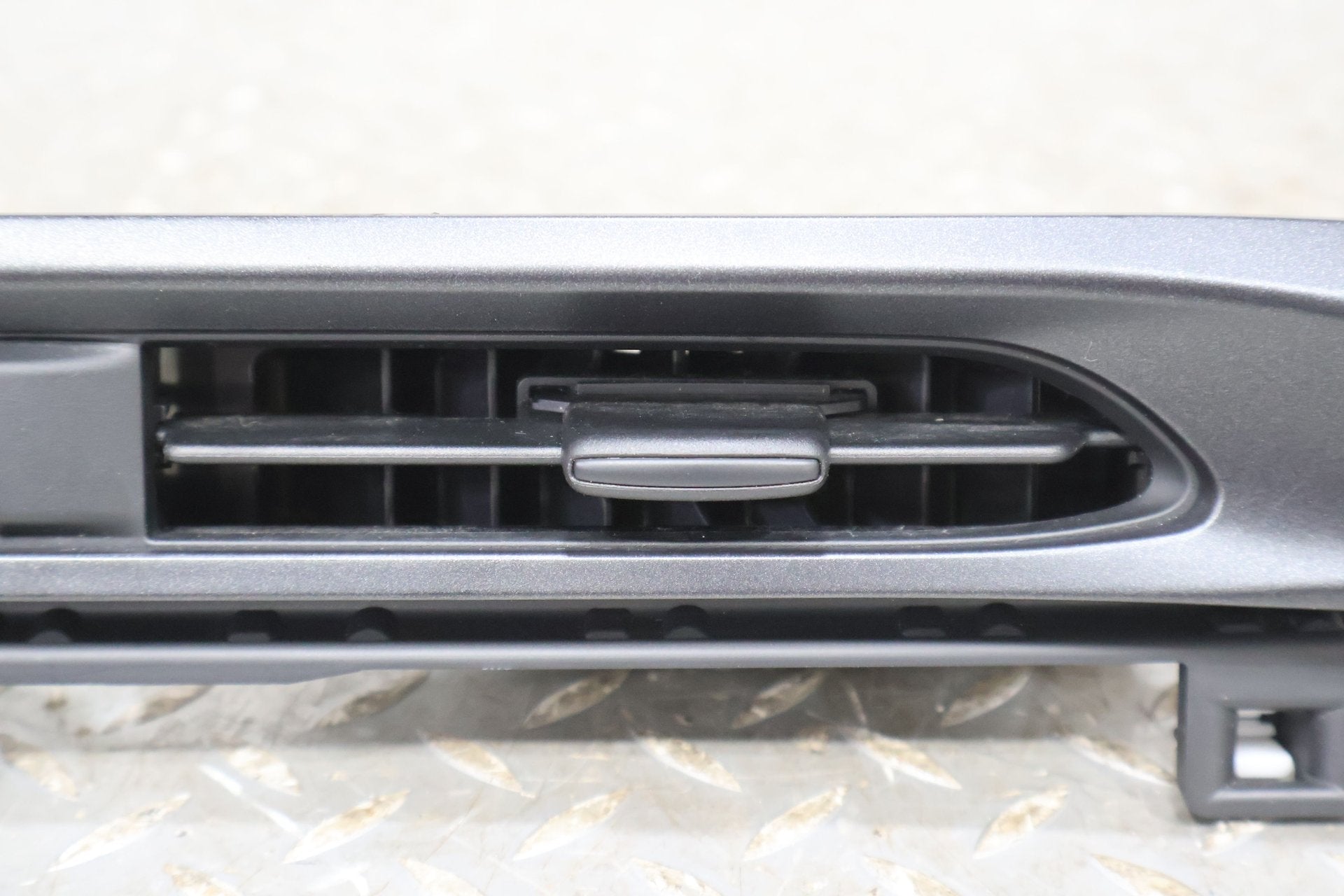 2017 Fiat 124 Spider- Dash Vent