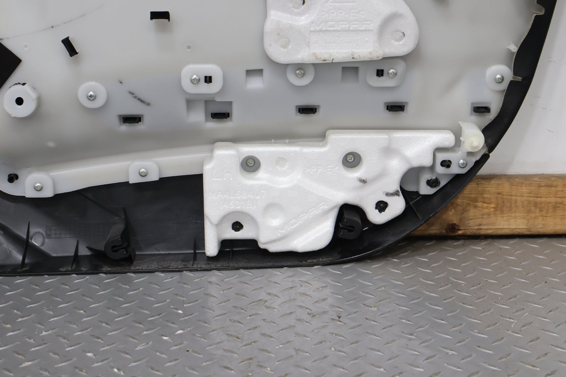 2017 Fiat 124 Spider- FRONT DOOR TRIM PANEL