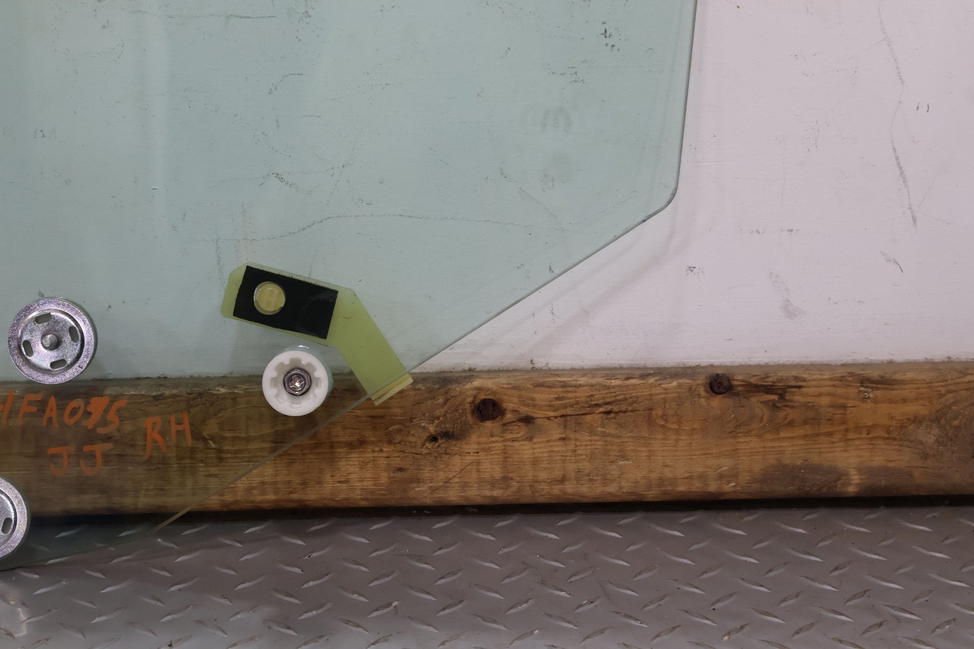 2017 Fiat 124 Spider- Right Front Door Window