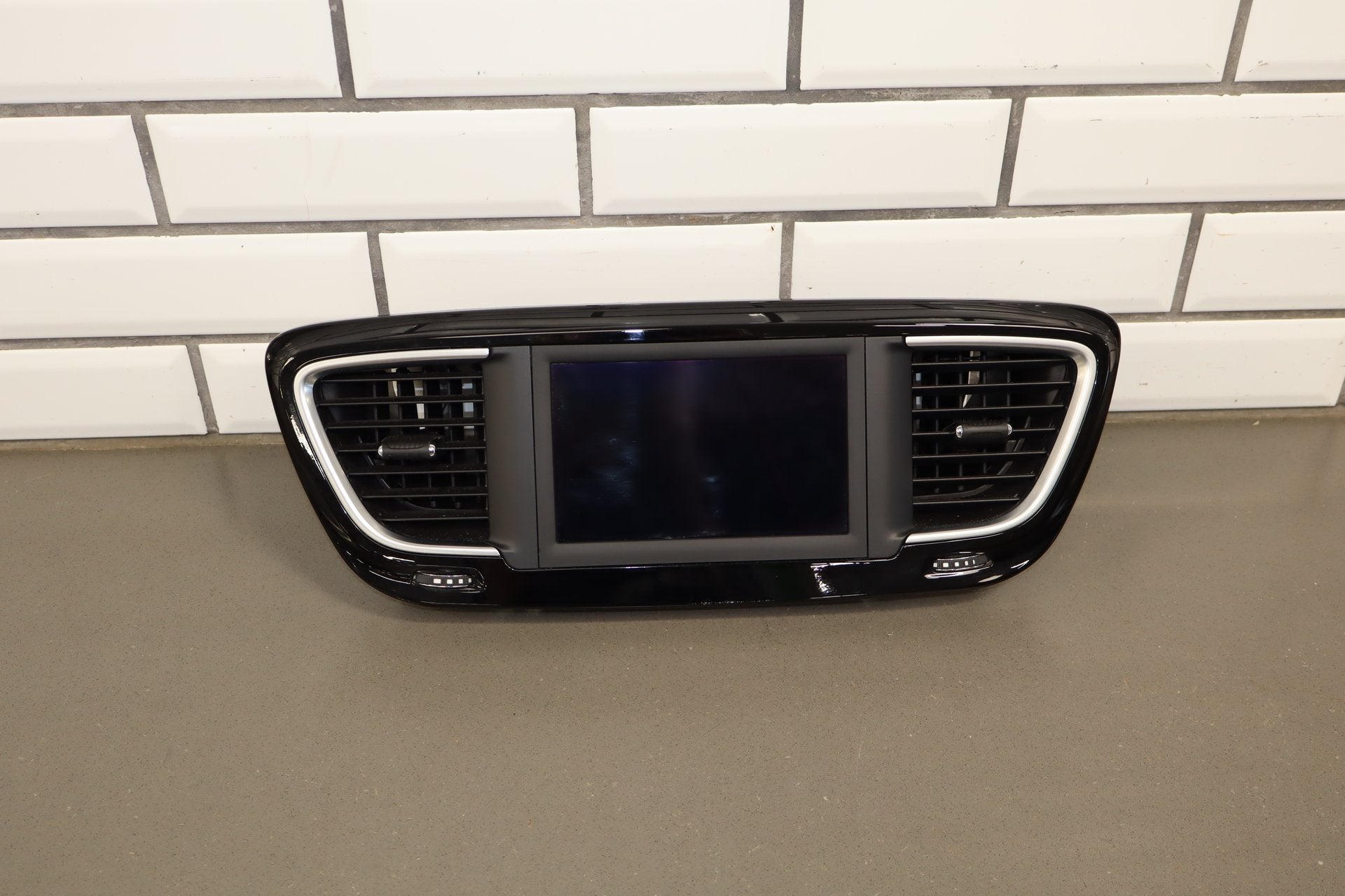 2018-2020 CHRYSLER PACIFICA 7" DISPLAY SCREEN RADIO RECEIVER GPS OEM P68420248AC