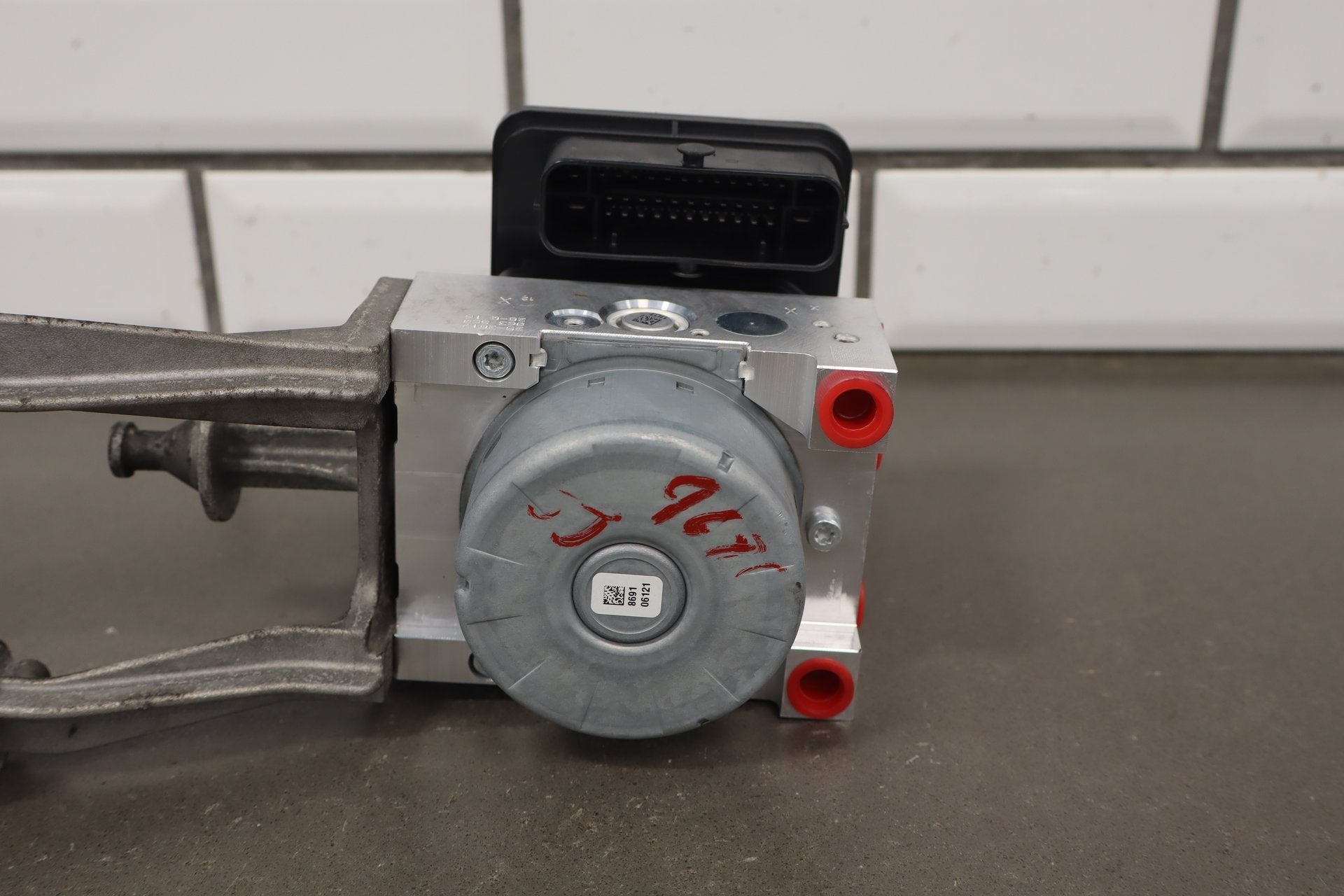 2018-2023 Dodge Challenger ABS Brake Unit 68399772AC OEM
