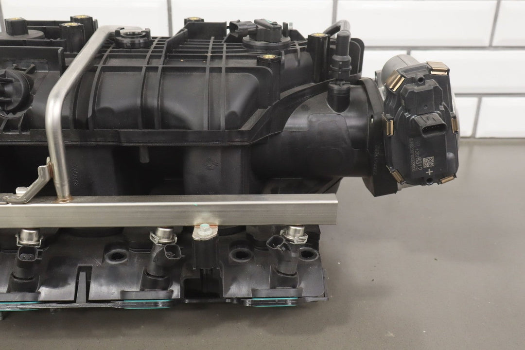 2018 Chevrolet Express 2500 6.0L V8 Intake Manifold with Fuel OEM