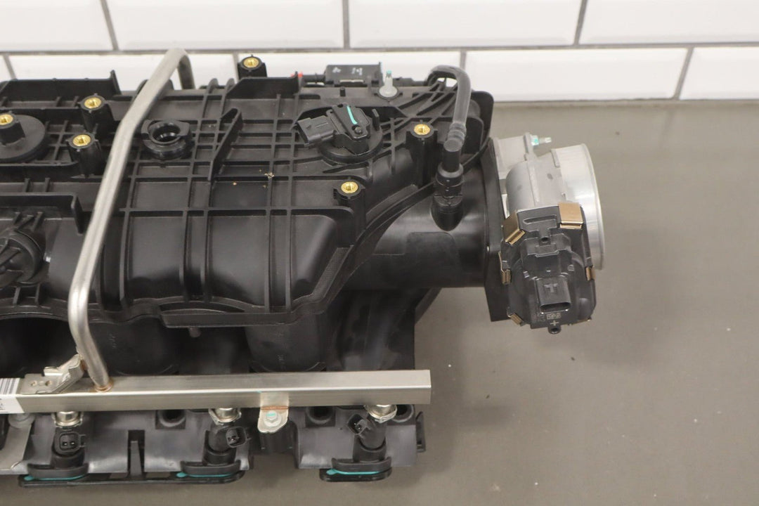 2018 Chevrolet Express 2500 6.0L V8 Intake Manifold with Fuel OEM