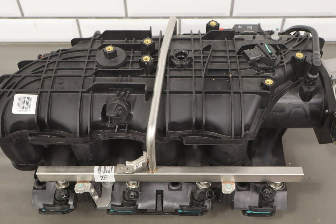 2018 Chevrolet Express 2500 6.0L V8 Intake Manifold with Fuel OEM