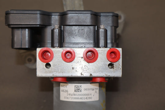 2018 Chevy Camaro SS Anti - Lock Brake Pump W/Module (Opt J77) & Bracket