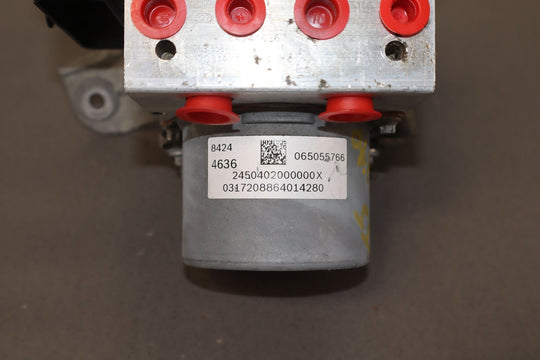 2018 Chevy Camaro SS Anti - Lock Brake Pump W/Module (Opt J77) & Bracket