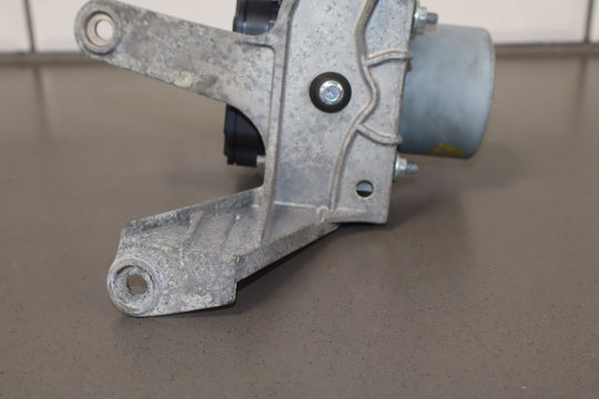 2018 Chevy Camaro SS Anti - Lock Brake Pump W/Module (Opt J77) & Bracket